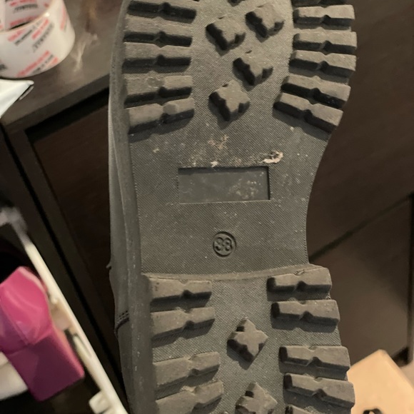 Boots - Picture 4 of 4